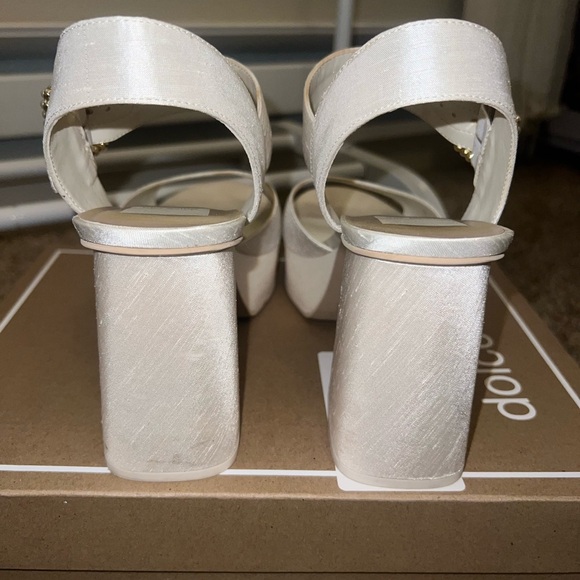 Size 8.5, only worn once, pearl detailed - so comfy! - Picture 3 of 8